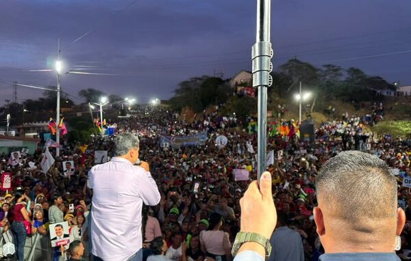 Nicolás Maduro encabezó actos en La Guaira y Falcón