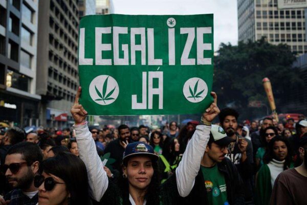 Supremo de Brasil aprueba el porte de marihuana para uso personal Supremo de Brasil aprueba el porte de marihuana para uso personal