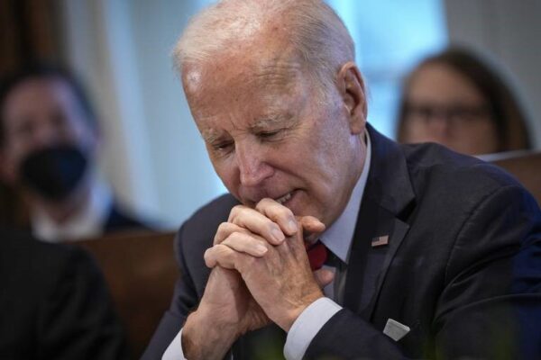 Un Biden desesperado trata de calmar a sus donantes tras el revés del debate