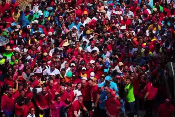Zaraza y Valle de la Pascua marcharon en apoyo al presidente Maduro