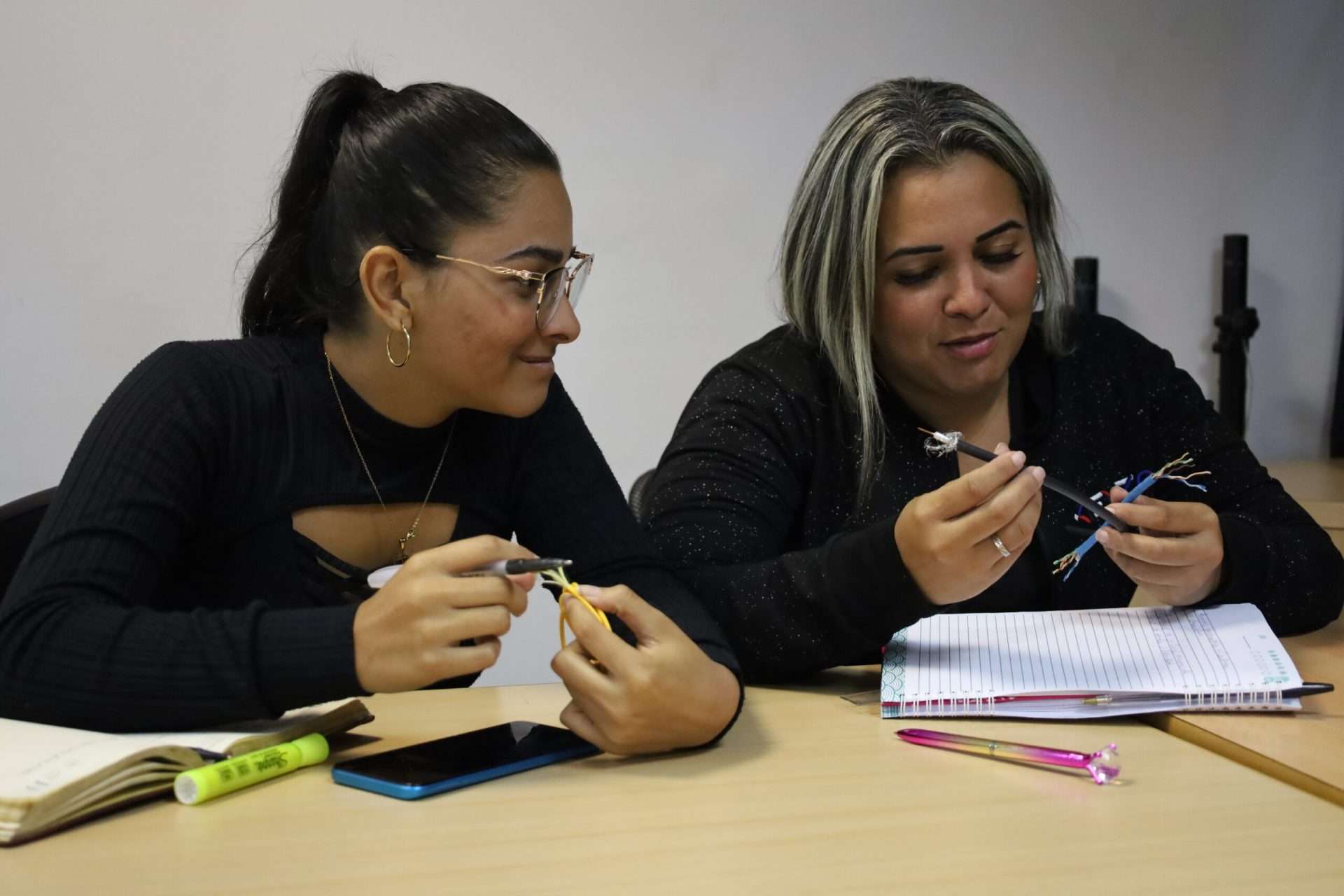 Centro de Telecomunicaciones ofrece cursos gratuitos de fibra óptica