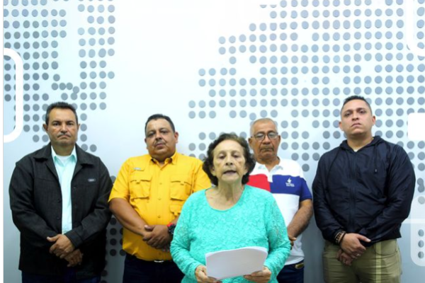 Cinco alcaldes más rompen con la oposición y apoyan a Nicolás Maduro
