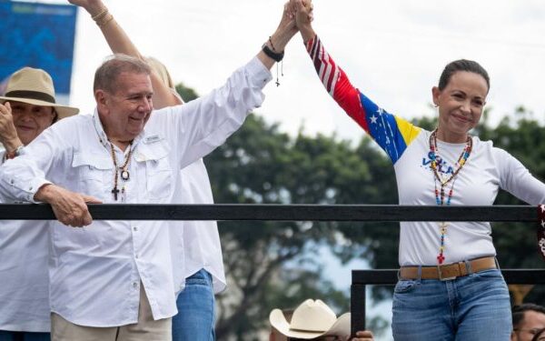 Edmundo González le ofrece a María Corina Machado el cargo que ella desee