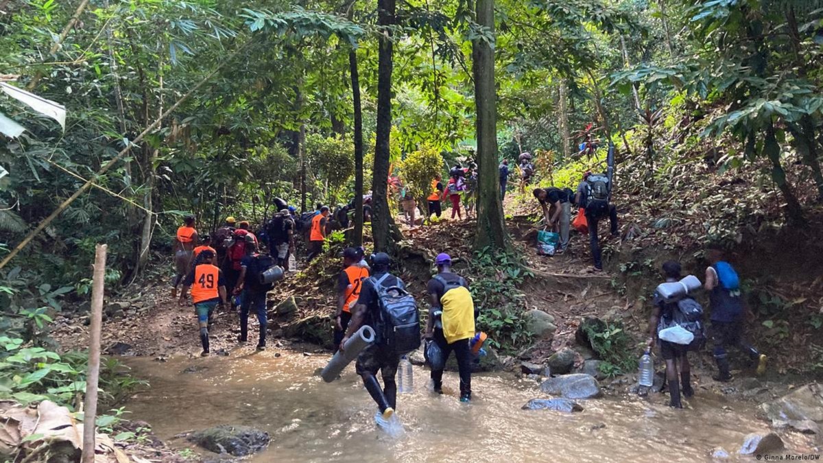 El gobierno de Panamá anuncia el cierre de tres pasos que utilizaban los migrantes para cruzar el Darién