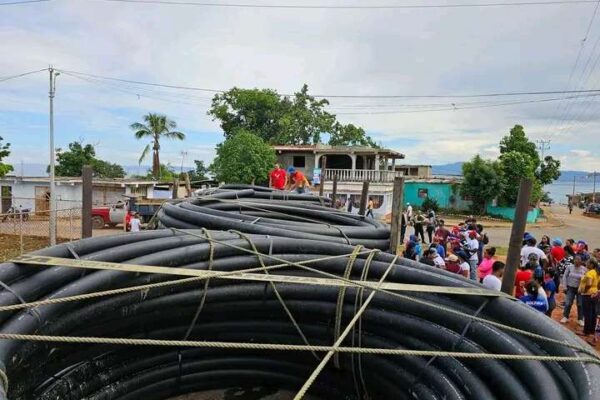 Entregan 1.5 kilómetros de tubería al municipio Bolívar en Sucre 