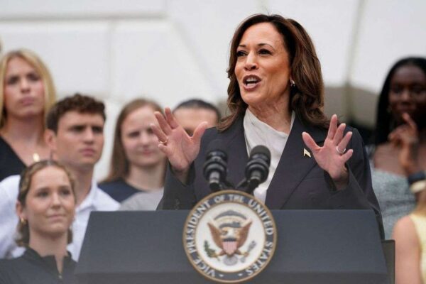 Kamala Harris asegura el apoyo de la mayoría de los demócratas influyentes