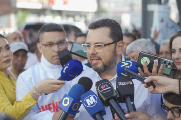 La clase política debe ponerse a la altura de la civilidad demostrada por los venezolanos