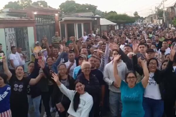 Los reportes de la mañana abriendo la votación para elegir al Presidente