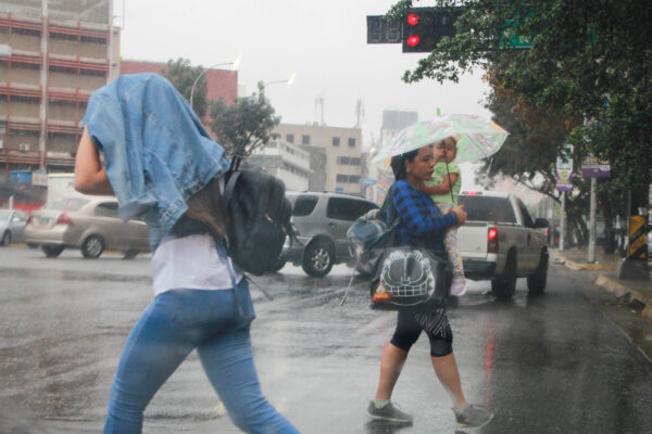 Prevén martes con lluvias y chubascos en buena parte del país