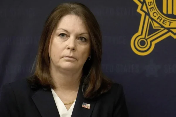 Renuncia la jefa del Servicio Secreto tras atentado a Trump