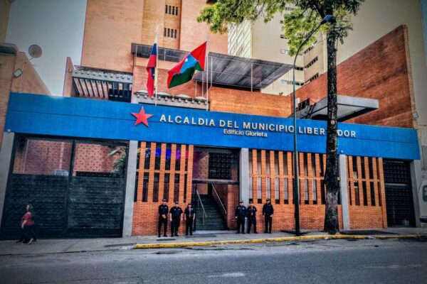 Alcaldía de Caracas garantiza servicios administrativos y comerciales