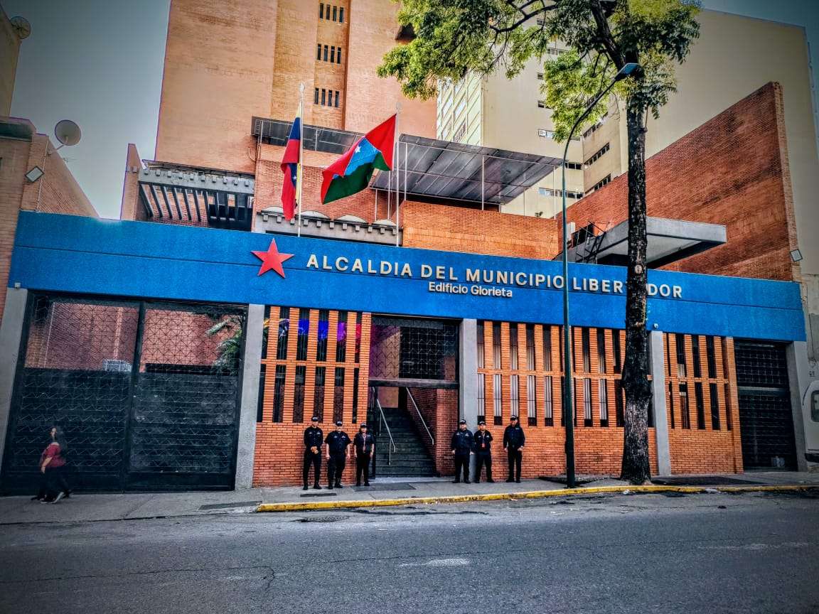 Alcaldía de Caracas garantiza servicios administrativos y comerciales