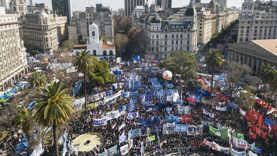 Argentinos marcharon contra las políticas económicas de Milei