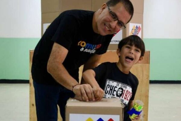 Arreaza invita a participar en la segunda Consulta Popular Nacional