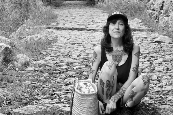 Begoña Méndez: ‘Ciento veinticuatro huecos’, de Begoña Méndez: ¿hay más amor en una biblioteca que en un matrimonio? | Babelia EL PAÍS
