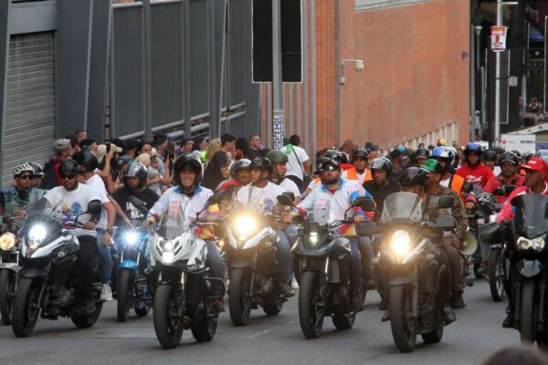 Caravana de motorizados recorre Caracas en defensa de la paz
