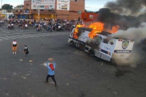 Comanditos terroristas destrozaron todo a su paso