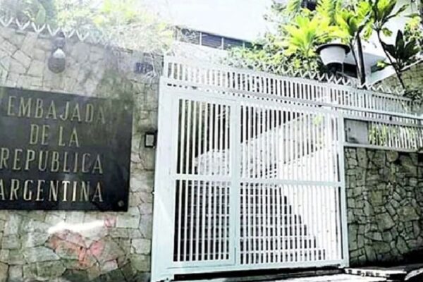Diplomáticos argentinos abandonarán Venezuela este jueves 1 de agosto