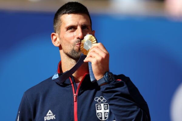 Djokovic vence a Alcaraz en una magnífica final en Roland Garros y conquista el oro olímpico, el último gran título que le faltaba | Juegos Olímpicos París 2024