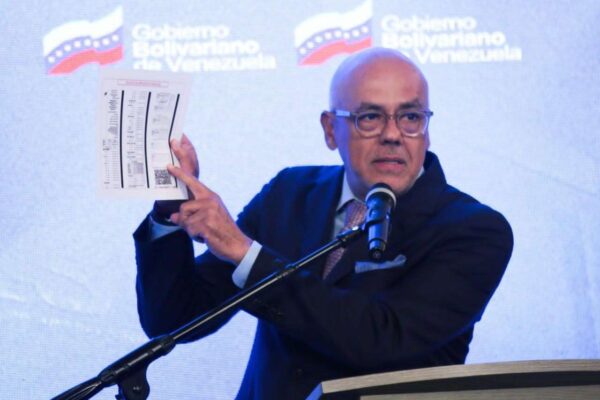 Jorge Rodríguez dice que la extrema derecha publicó actas forjadas