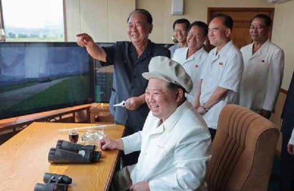 Kim Jong-un exhibió un nuevo dron norcoreano en medio de los ejercicios militares de Corea del Sur y EEUU