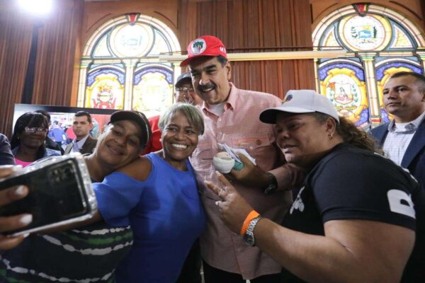 Maduro: Vamos hacia una transformación acelerada del Estado Maduro: Vamos hacia una transformación acelerada del Estado
