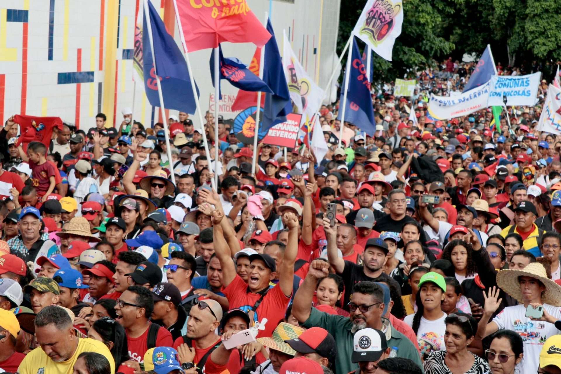 Pueblo comunero se moviliza a Miraflores en defensa de la paz