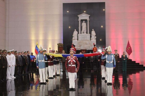Realizaron actos por el Día de la Bandera en el Panteón Nacional Realizaron actos por el Día de la Bandera en el Panteón Nacional