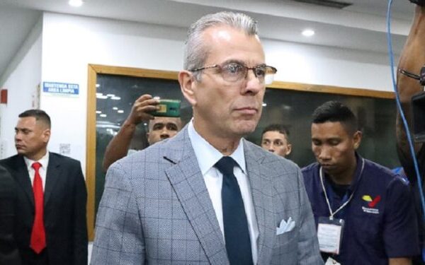 Rector Juan Carlos Delpino reaparece y divulga carta tras las elecciones del 28 de julio