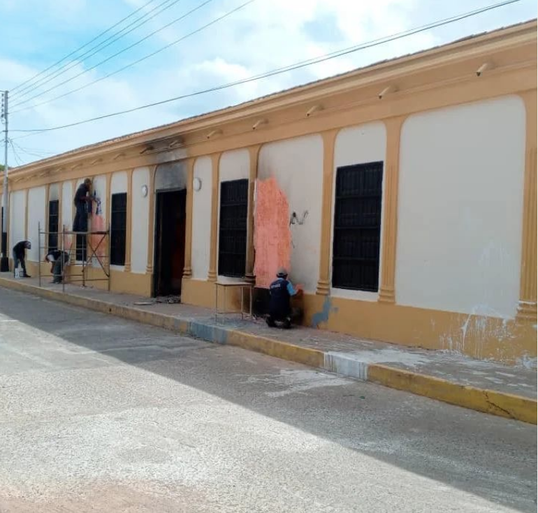 Trabajadores de la Alcaldía del municipio Colina recuperan su sede