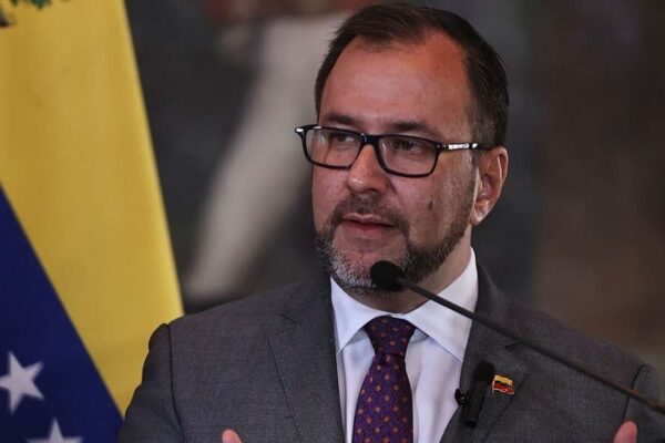 Yván Gil: AP asume un estrafalario papel en el Golpe de Estado