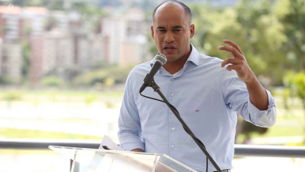 Héctor Rodríguez anuncia plan para ofrecer créditos y atención integral a maestros