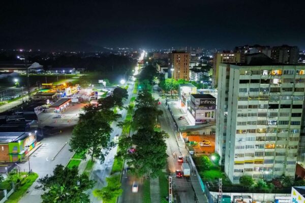Mejoran alumbrado en comunidades de Naguanagua con el 1x10