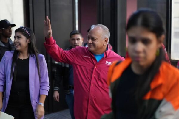'No quiero ver a policías cuidando comerciantes, se acabó el matraqueó'
