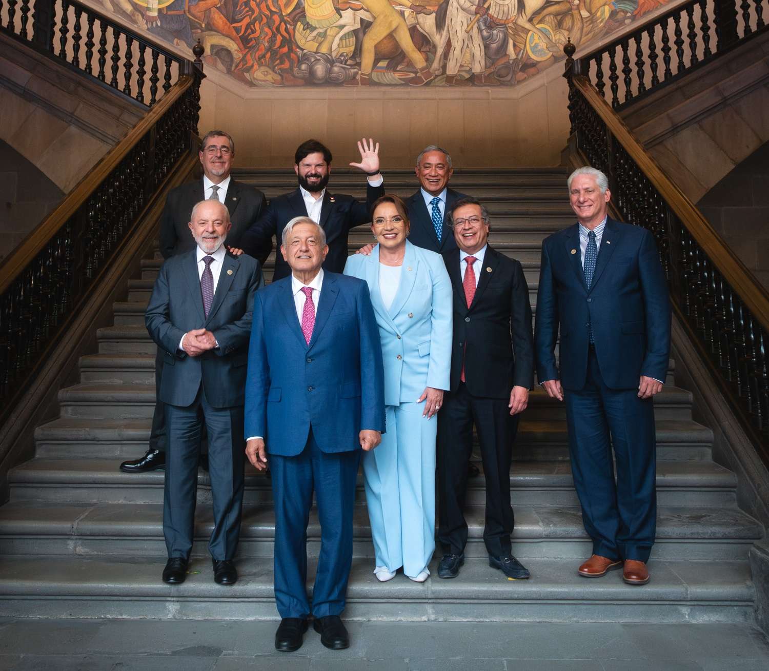 AMLO se despide y agradece solidaridad de mandatarios latinoamericanos