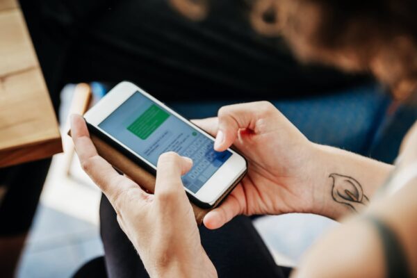 Así funciona RCS, la nueva mensajería de texto que amenaza con desbancar a WhatsApp | Tu Tecnología | El País EL PAÍS