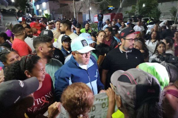 Atienden casa a casa a los habitantes de 1ero de Mayo en Caracas