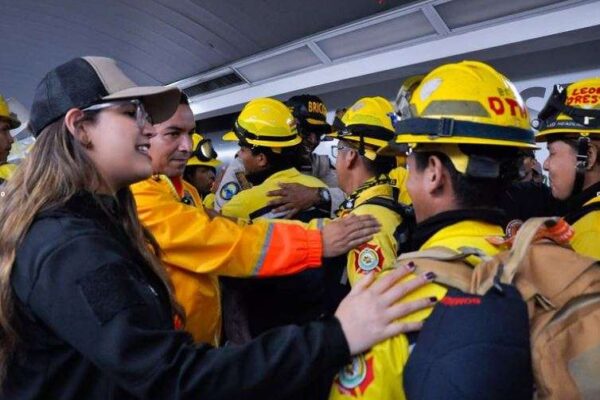Bomberos venezolanos combatieron seis incendios y rescataron 100 especies de fauna en Bolivia