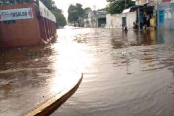Intensas lluvias con granizo azotaron Naguanagua 