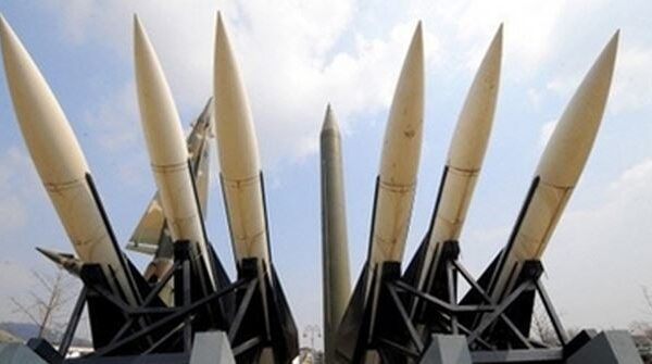 Irán lanzó un ataque con misiles contra Israel y suenan las sirenas en todo el país
