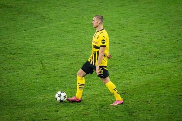 Julian Ryerson se queda en el Dortmund hasta 2028