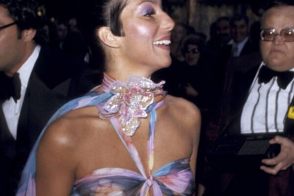 Los 25 looks más estrafalarios que convirtieron a Cher en un mito EL PAÍS