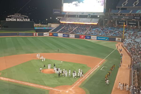 Primer juego de la temporada: Leones impusieron su ofensiva a las Águilas