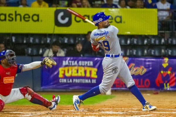 Renato Núñez vapuleó al pitcheo de La Guaira Renato Núñez vapuleó al pitcheo de La Guaira