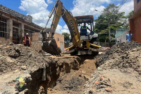 Resuelven colapso de aguas servidas en el sector San Vicente de Maracay