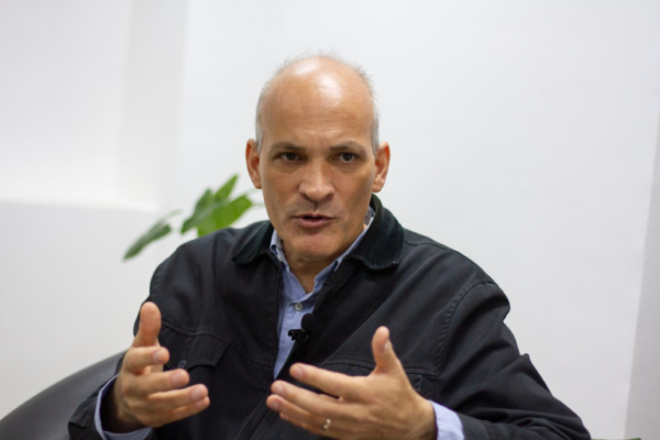 Ricardo Menéndez: la función de la derecha es tratar de anclarnos al pasado Ricardo Menéndez: la función de la derecha es tratar de anclarnos al pasado
