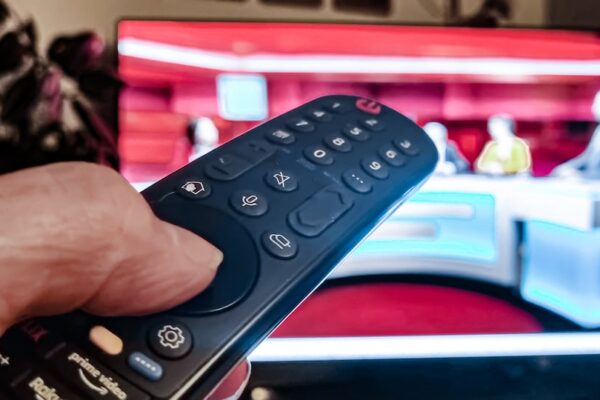 Se me rompió el mando de la tele y lo cambié por uno universal, ¿es una buena opción? | Tu Tecnología | El País EL PAÍS