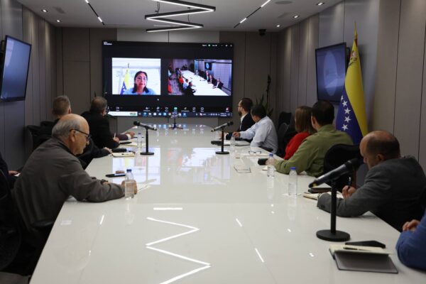 Vicepresidenta se reunió con empresarios para tratar temporada navideña