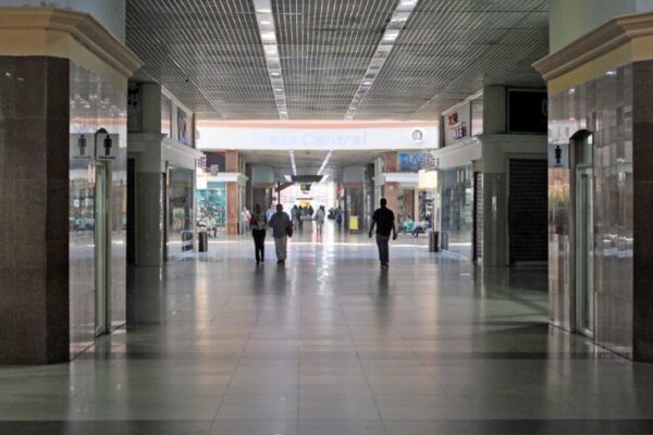 Encuesta: Levanten las restricciones y que cada quien asuma la responsabilidad de cuidarse