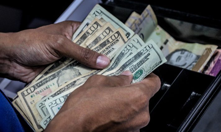 La dolarización en Venezuela “es una necesidad”